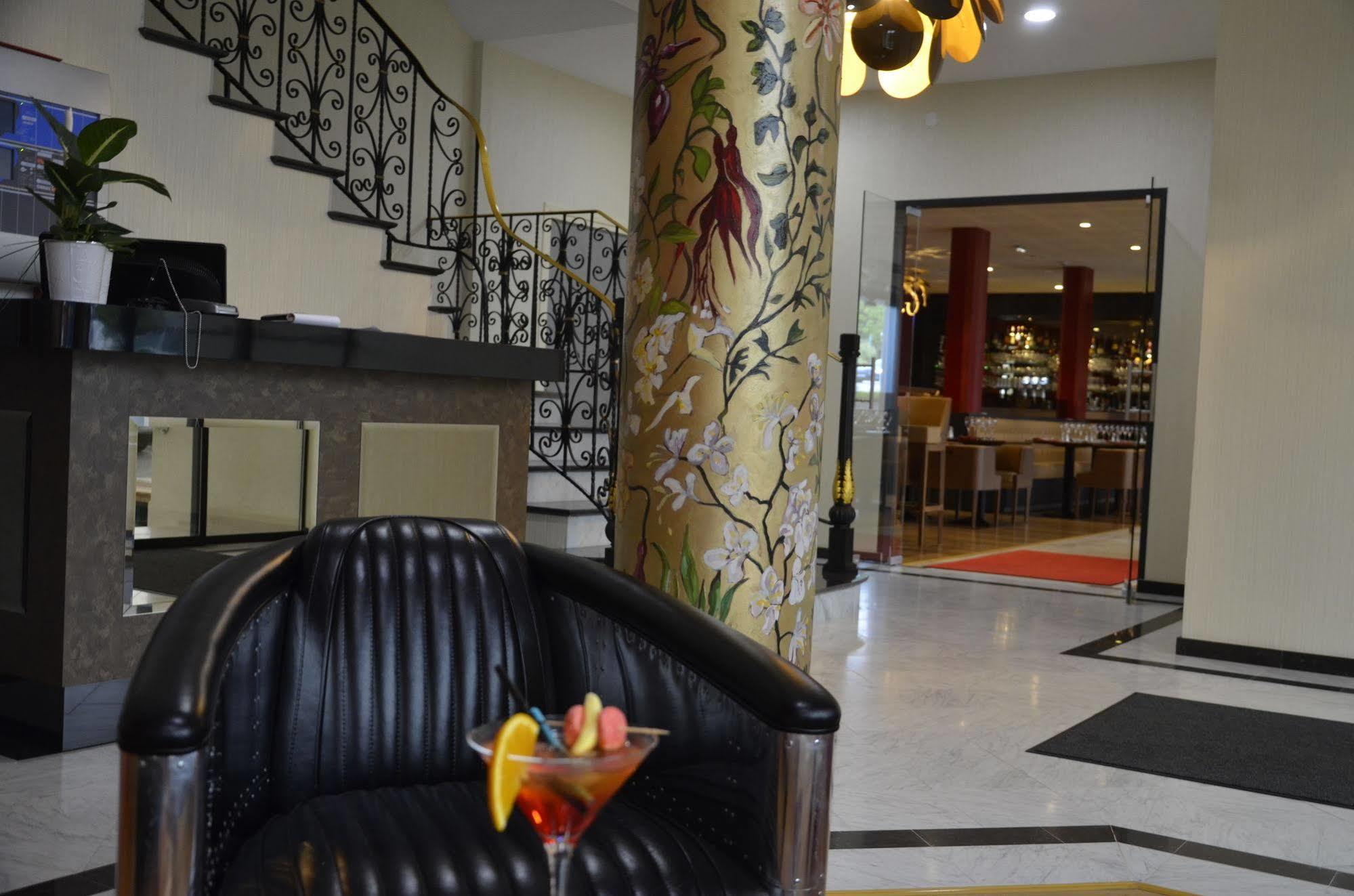 Le Grand Hotel Maubeuge Luaran gambar